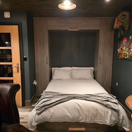 The Pub - Unique & Authentic Experience - Free Parking!, 5 Minutes From Airbus And The Mall Cribbs Bristol Kültér fotó