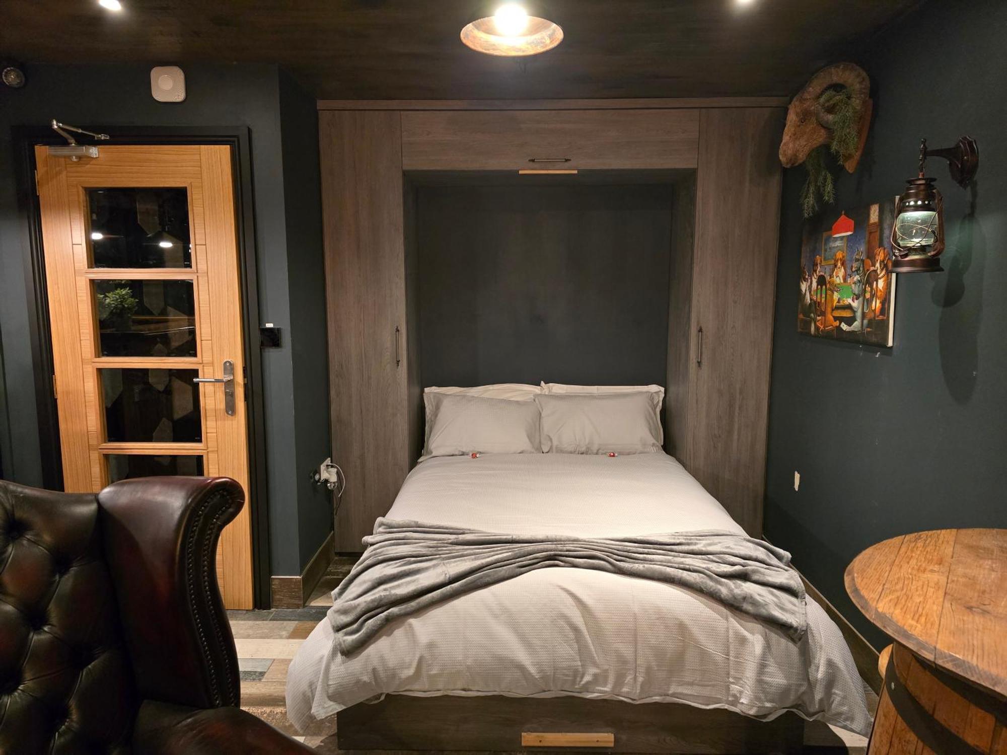 The Pub - Unique & Authentic Experience - Free Parking!, 5 Minutes From Airbus And The Mall Cribbs Bristol Kültér fotó