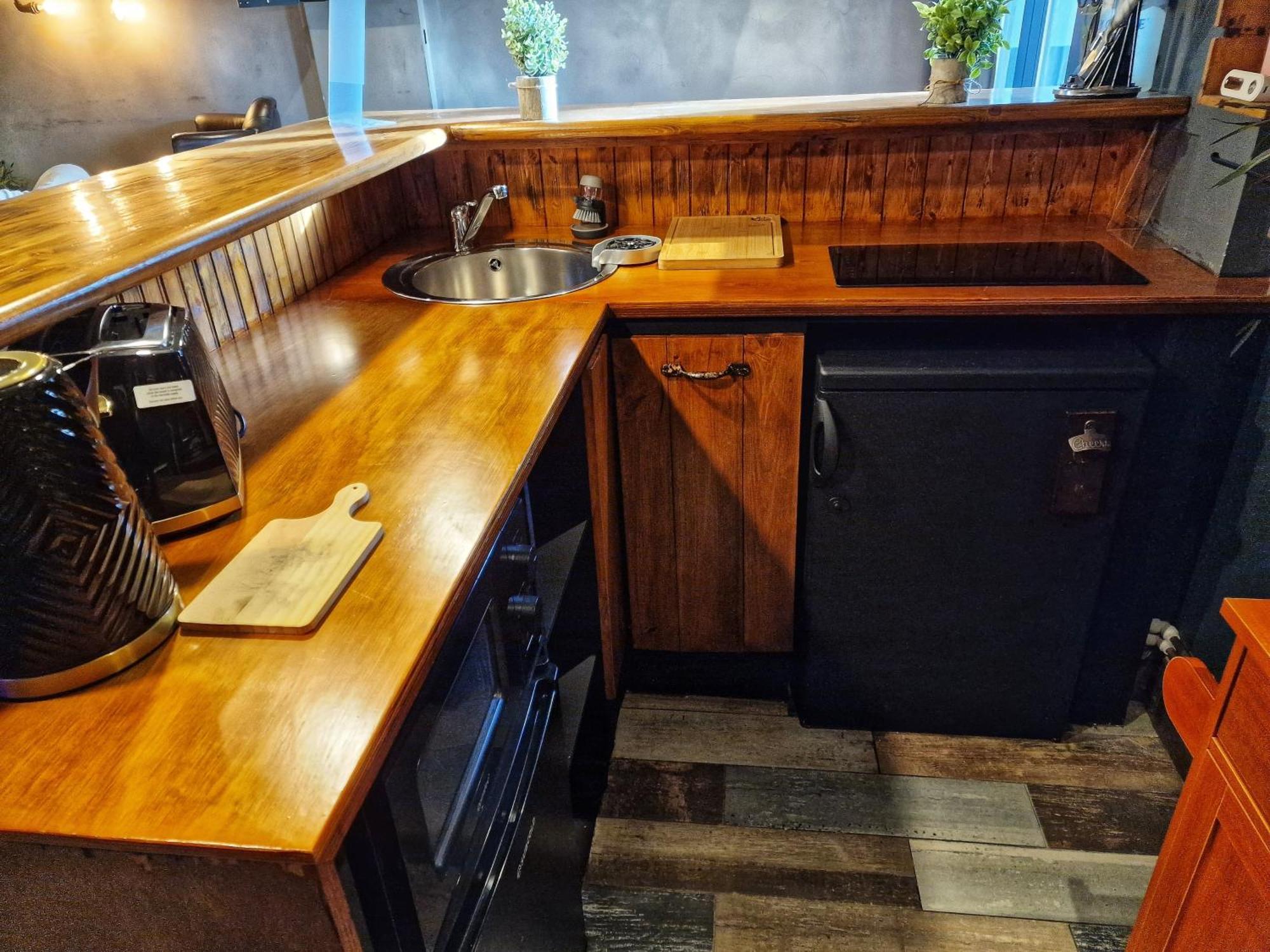 The Pub - Unique & Authentic Experience - Free Parking!, 5 Minutes From Airbus And The Mall Cribbs Bristol Kültér fotó